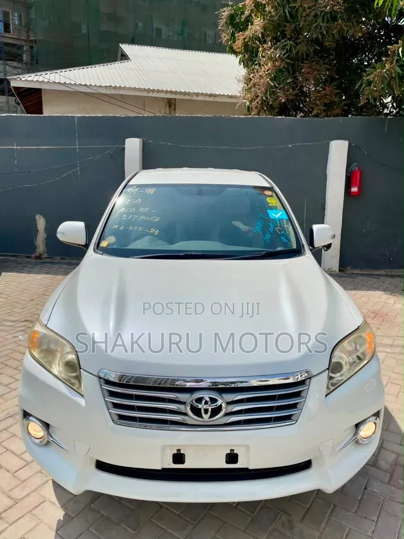 Toyota Vanguard 2010 White