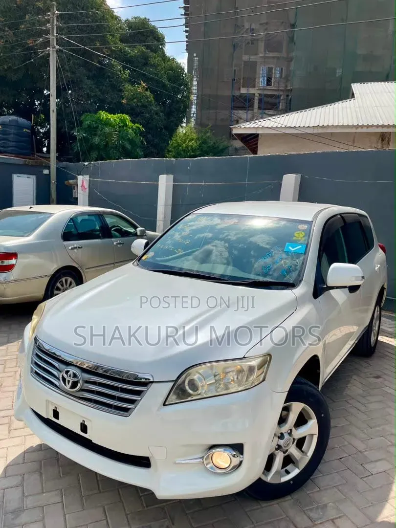 Toyota Vanguard 2010 White