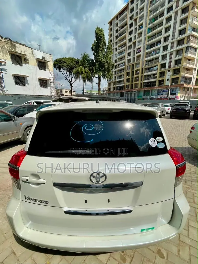 Toyota Vanguard 2010 White