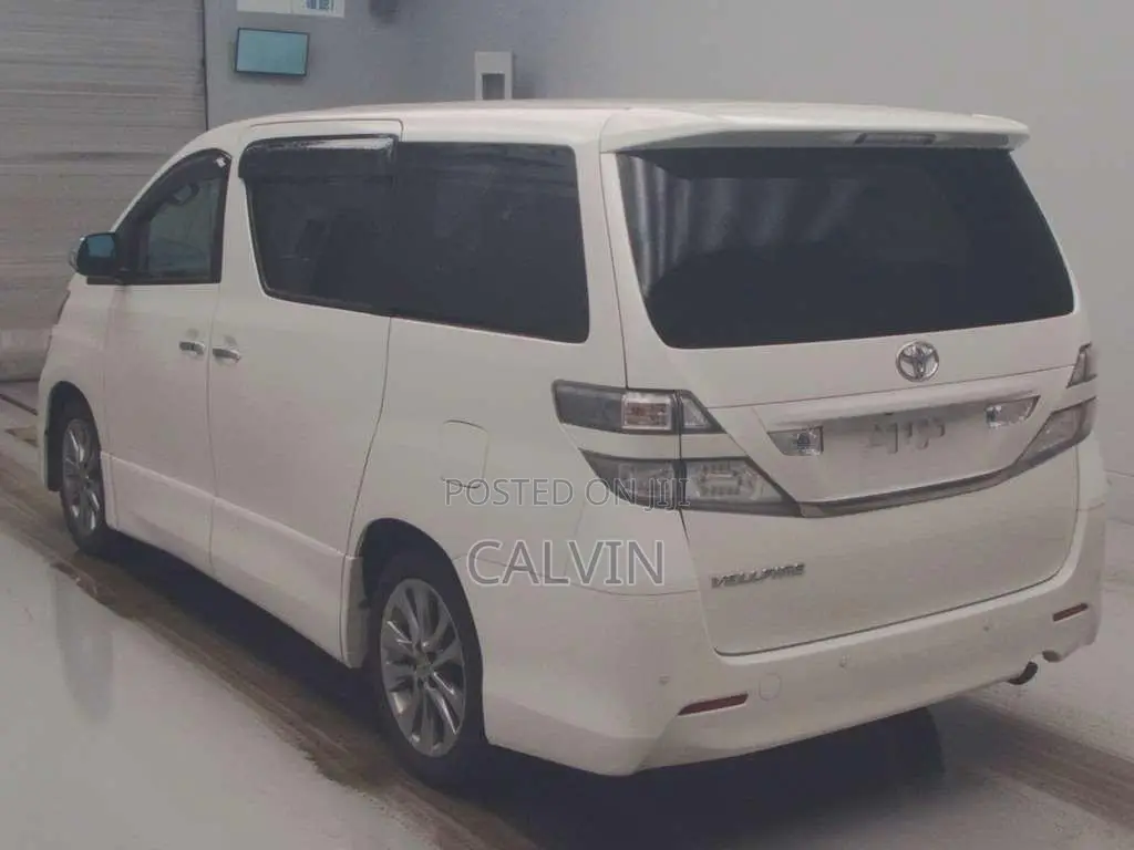 Toyota Vellfire 2011 White