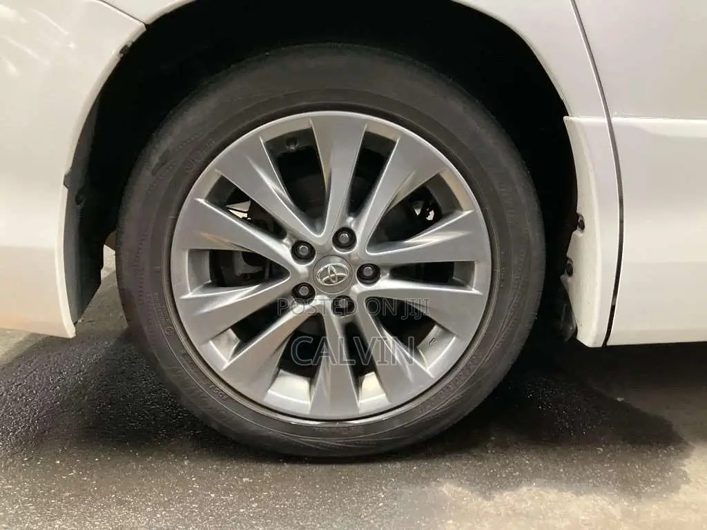 Toyota Vellfire 2011 White