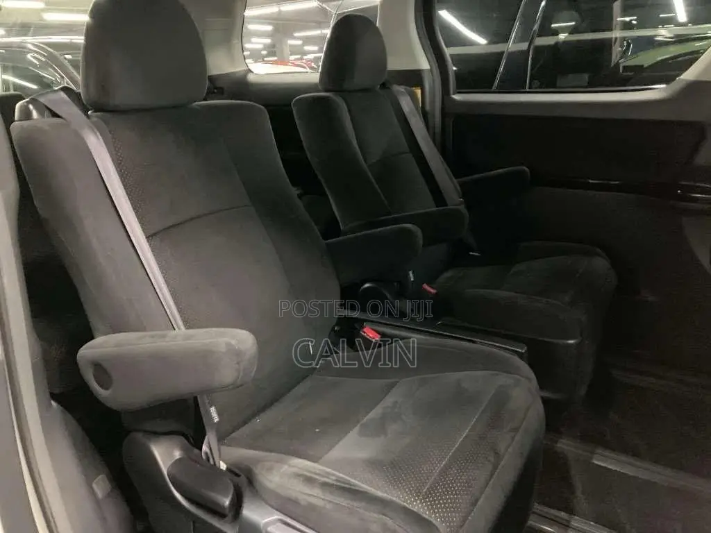 Toyota Vellfire 2011 White