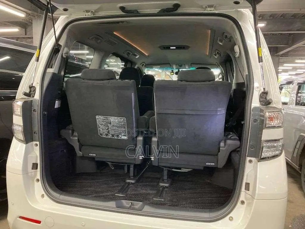 Toyota Vellfire 2011 White
