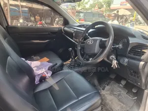Toyota Hilux 2018 Gray
