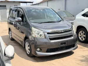 Toyota Noah 2020 Silver