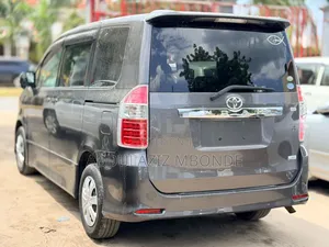 Toyota Noah 2020 Silver