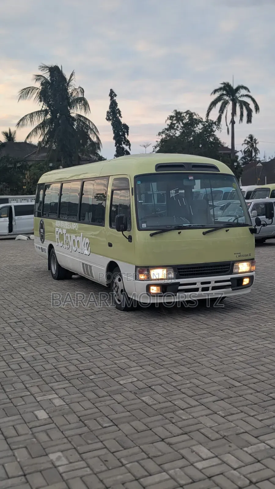 Toyota Coaster 2005 Yellow
