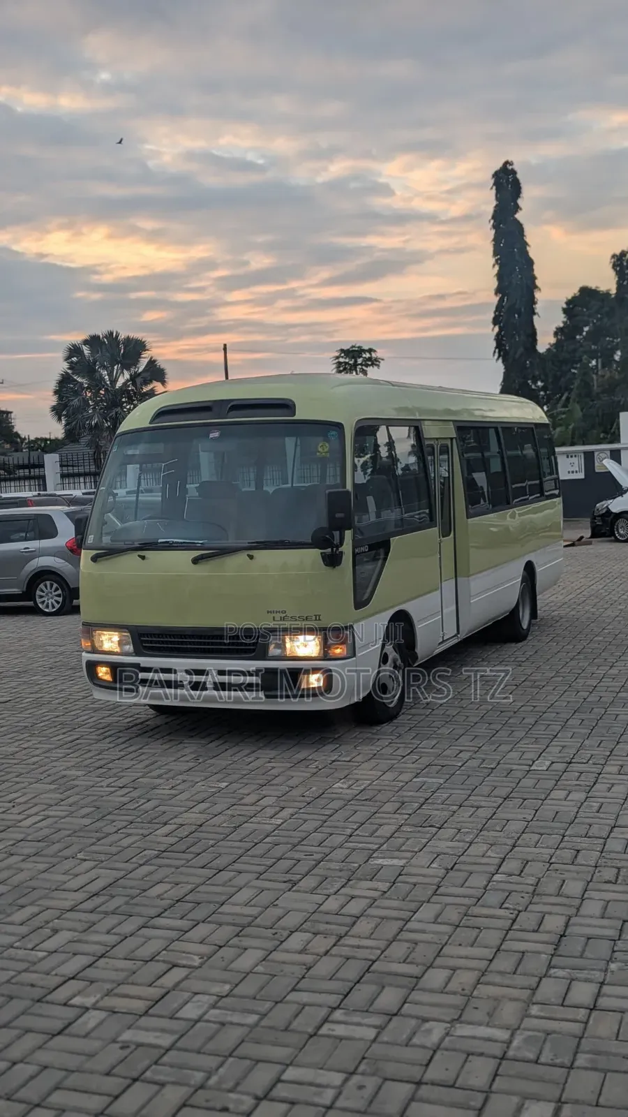 Toyota Coaster 2005 Yellow