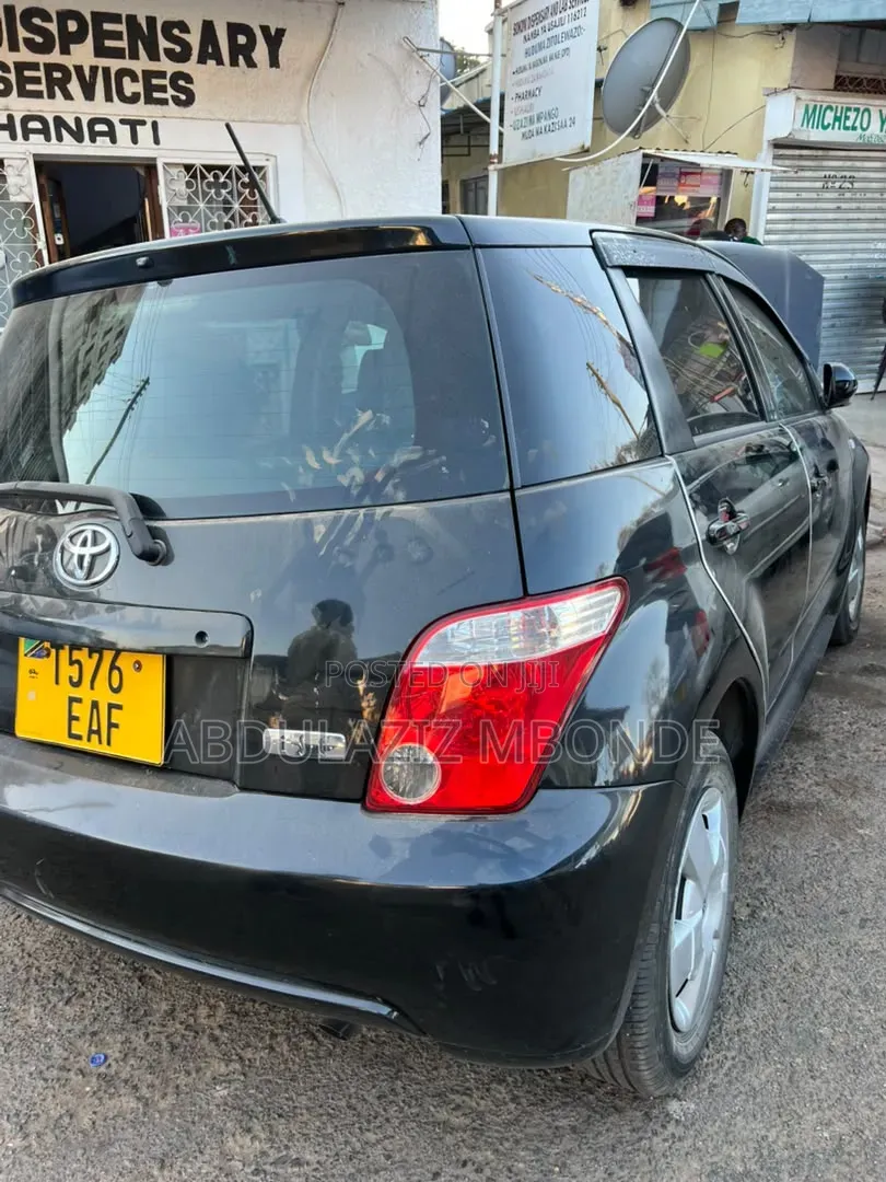 Toyota IST 2012 Black