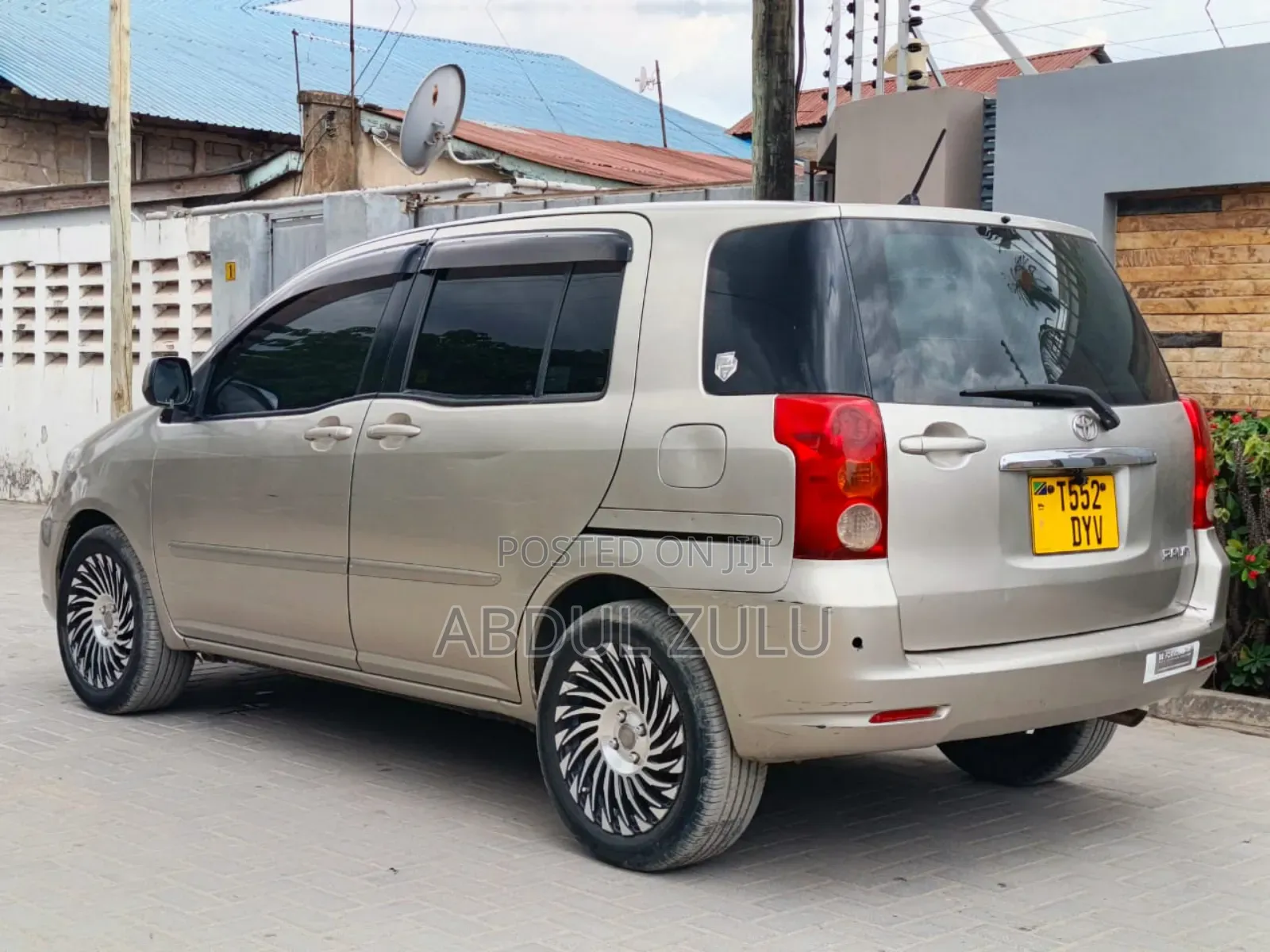 Toyota Raum 2005 Silver