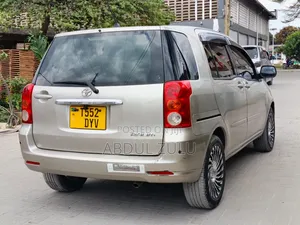 Toyota Raum 2005 Silver