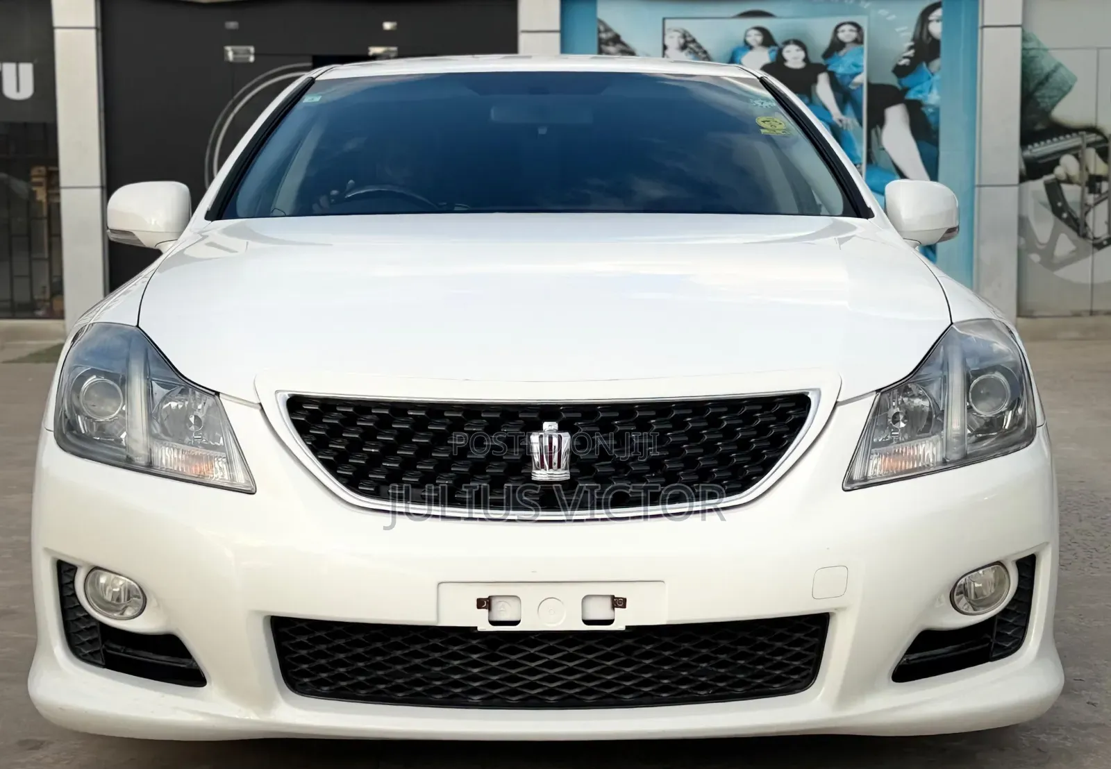 Toyota Crown 2009 White