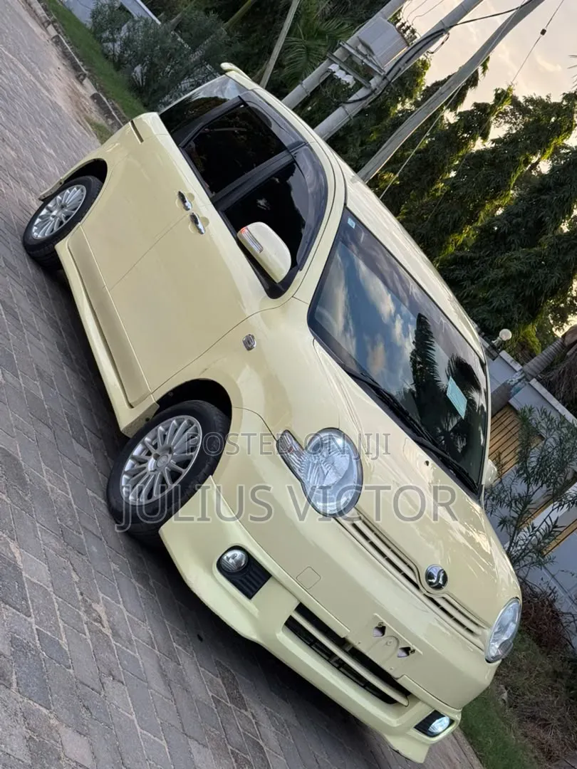 Toyota Sienta 2006 Yellow