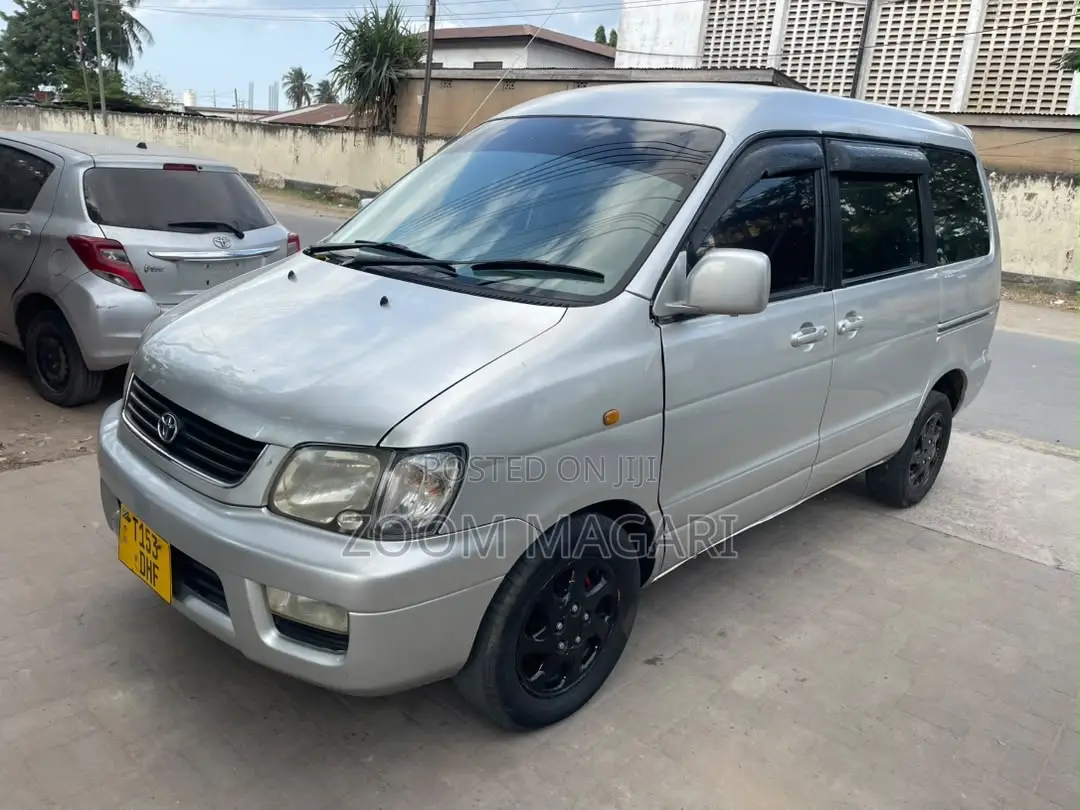 Toyota Noah 2001 Silver