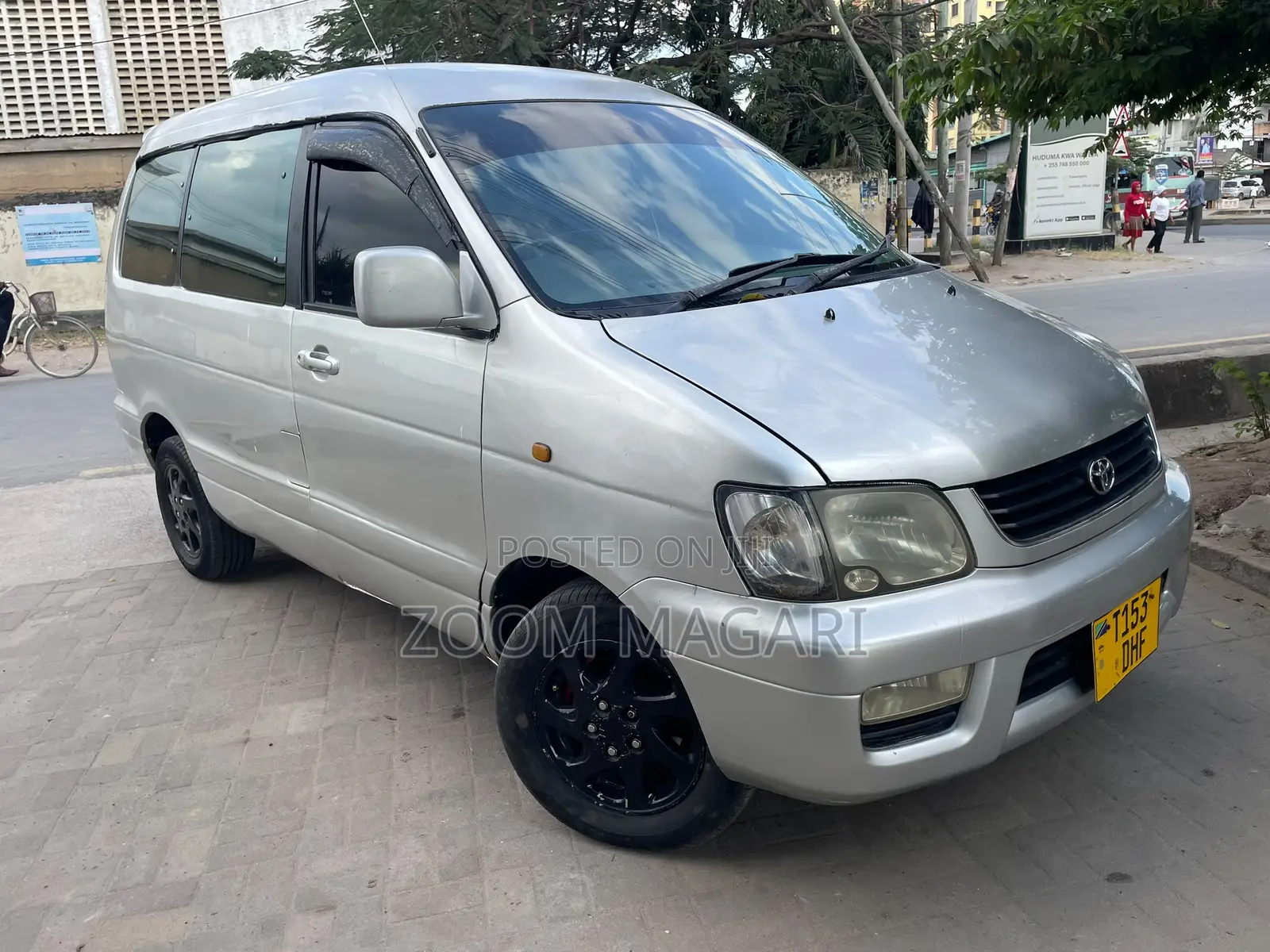 Toyota Noah 2001 Silver