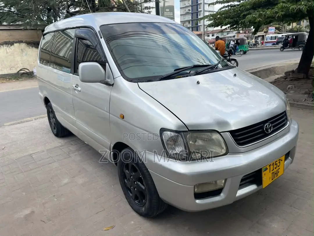 Toyota Noah 2001 Silver