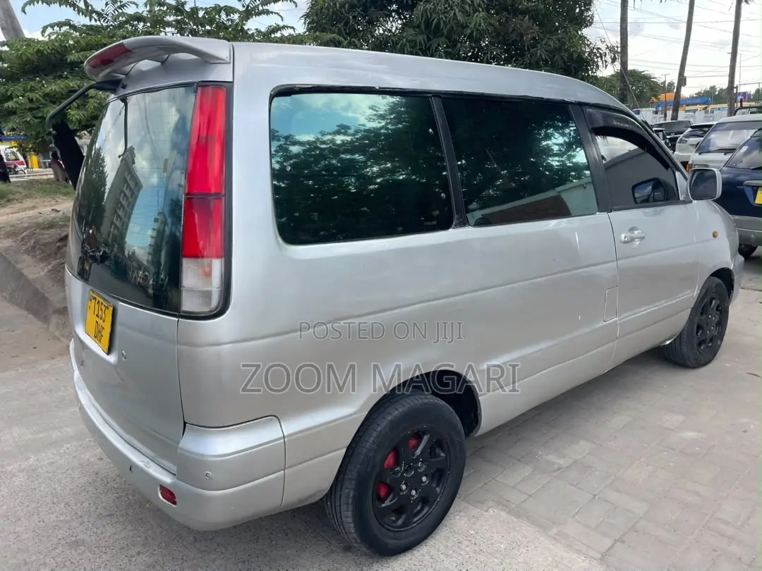Toyota Noah 2001 Silver