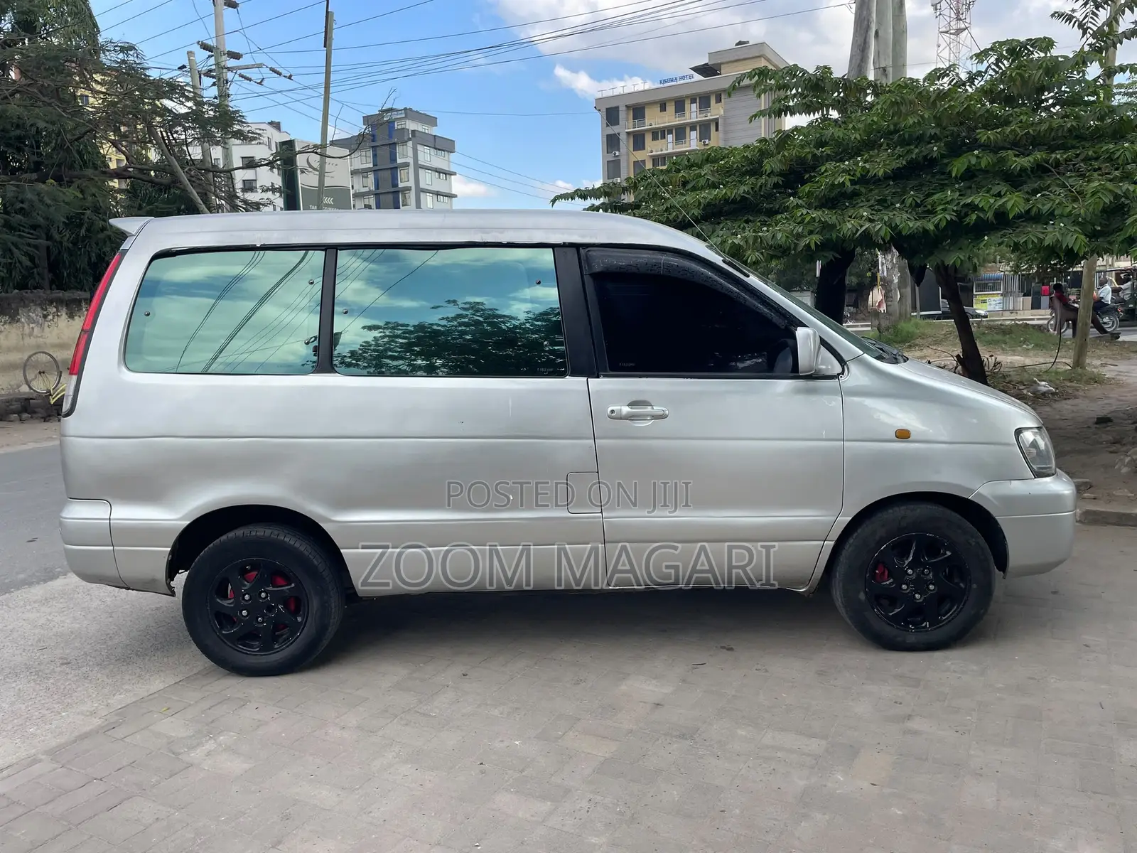 Toyota Noah 2001 Silver