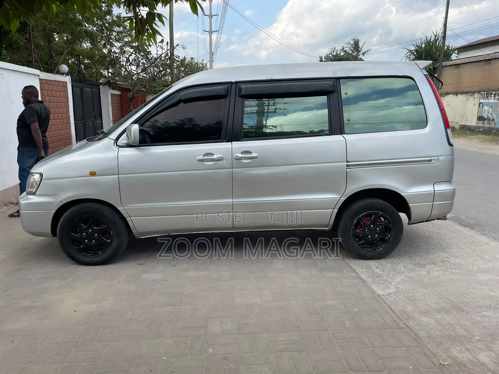 Toyota Noah 2001 Silver