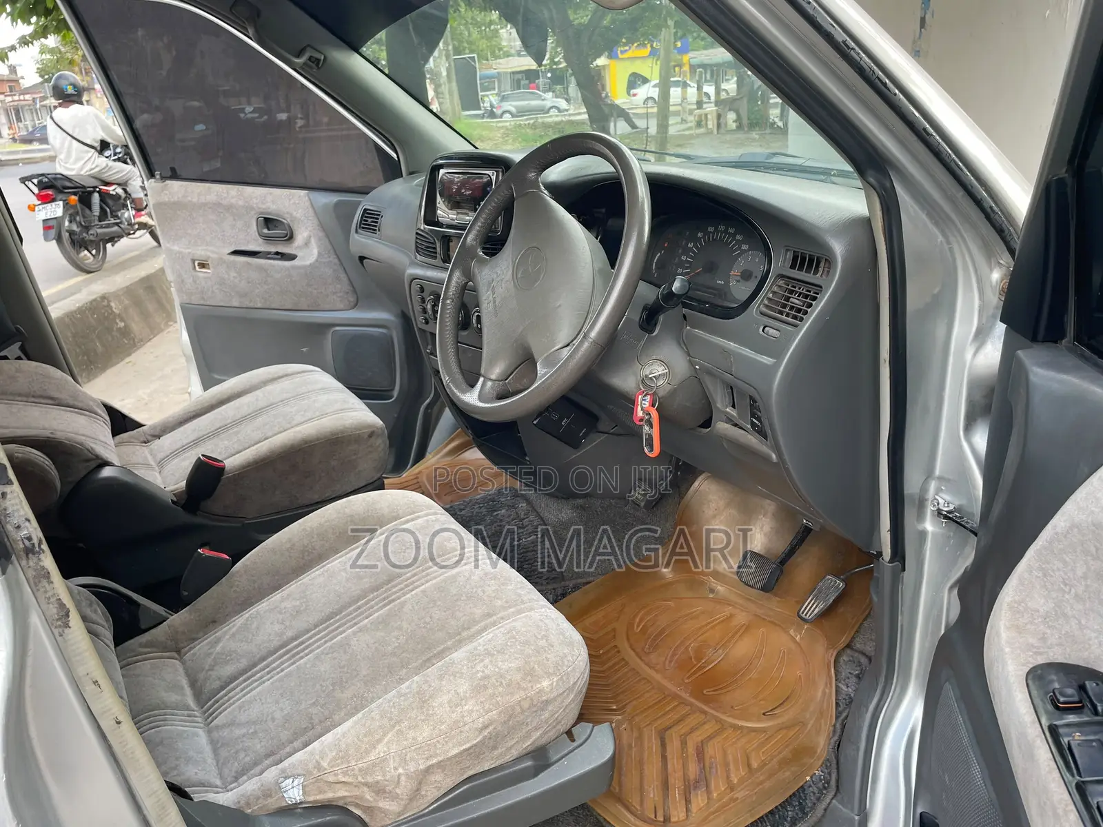Toyota Noah 2001 Silver