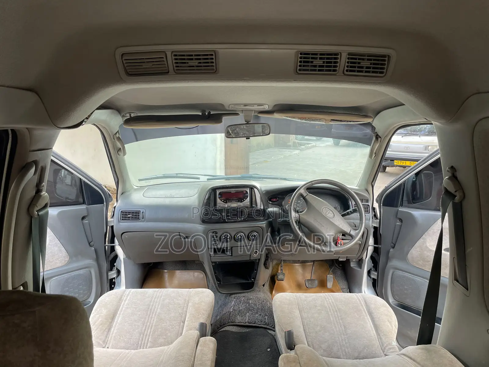 Toyota Noah 2001 Silver