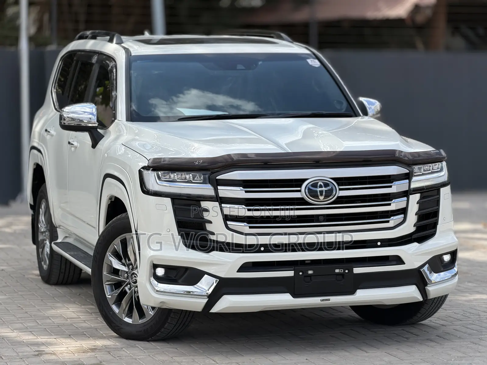 Toyota Land Cruiser LC300 2024 White
