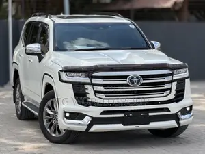 Toyota Land Cruiser LC300 2024 White