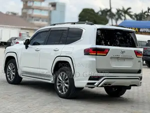 Toyota Land Cruiser LC300 2024 White
