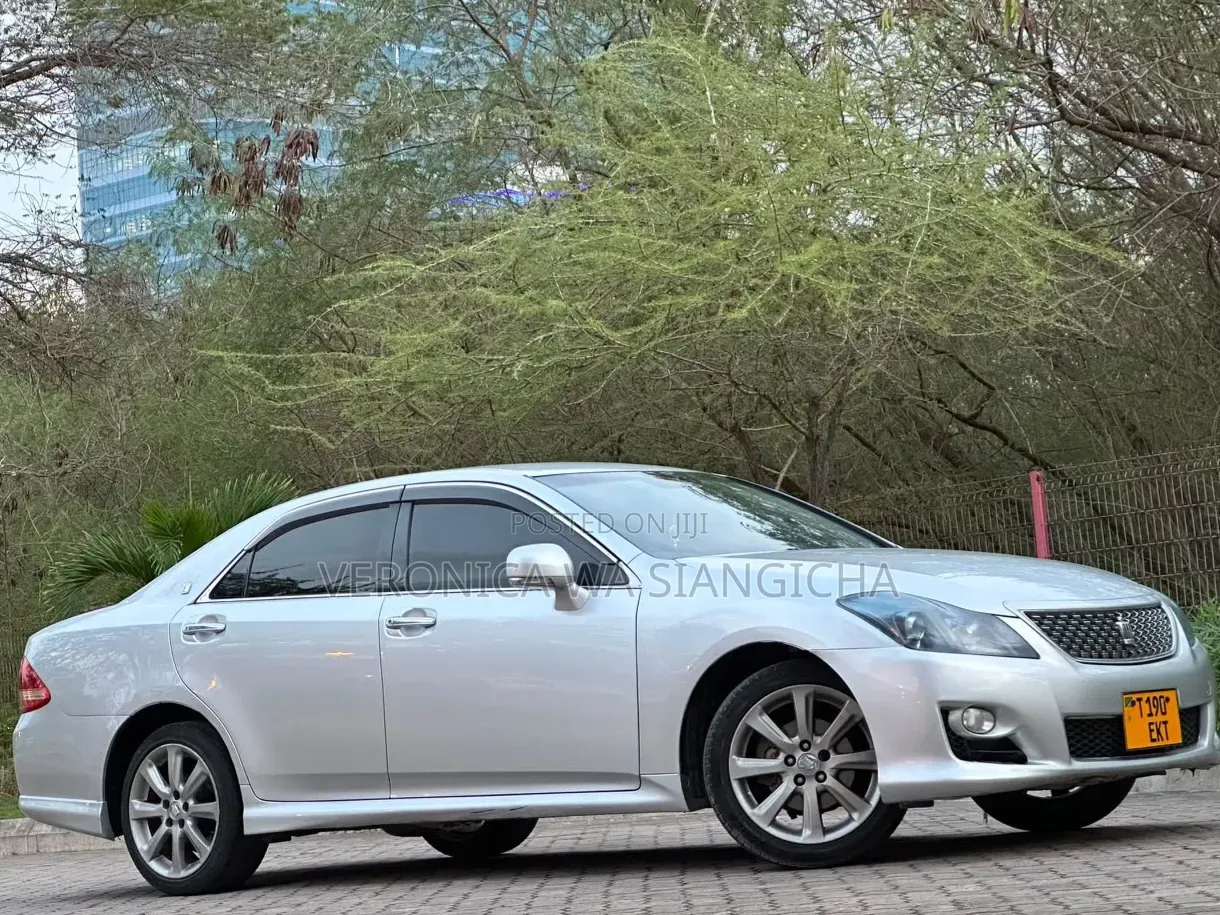 Toyota Crown 2009 Silver