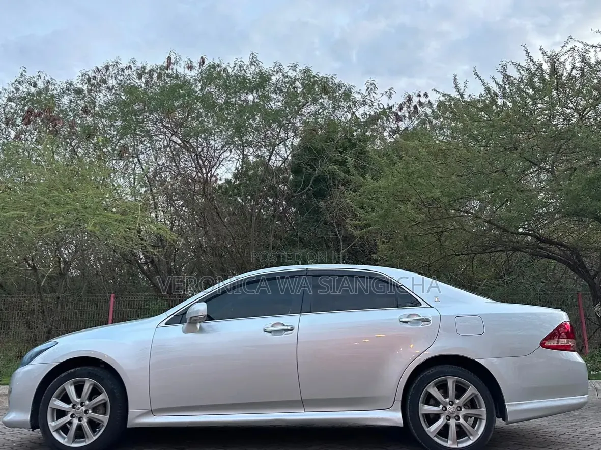 Toyota Crown 2009 Silver