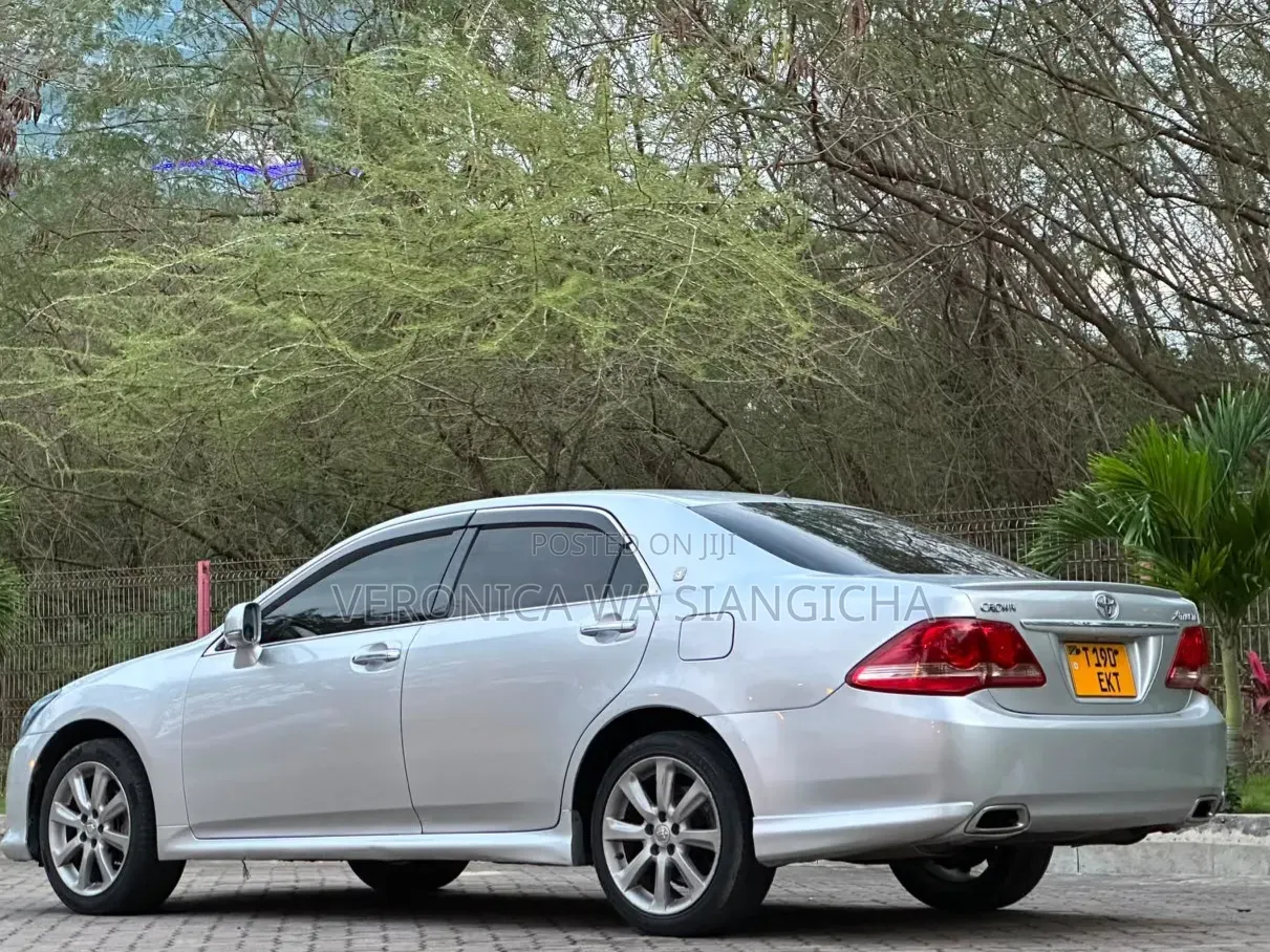 Toyota Crown 2009 Silver
