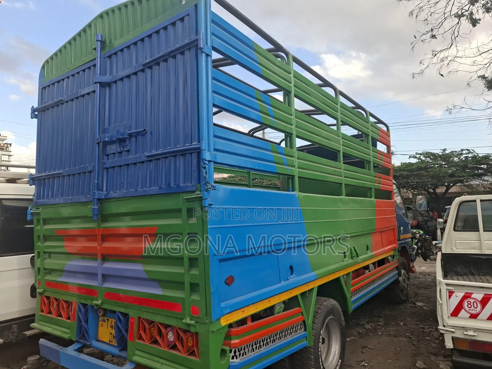 Mitsubishi Canter 2000 Green