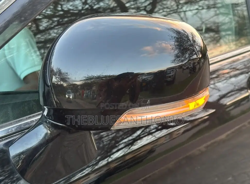 Toyota Crown 2012 Black
