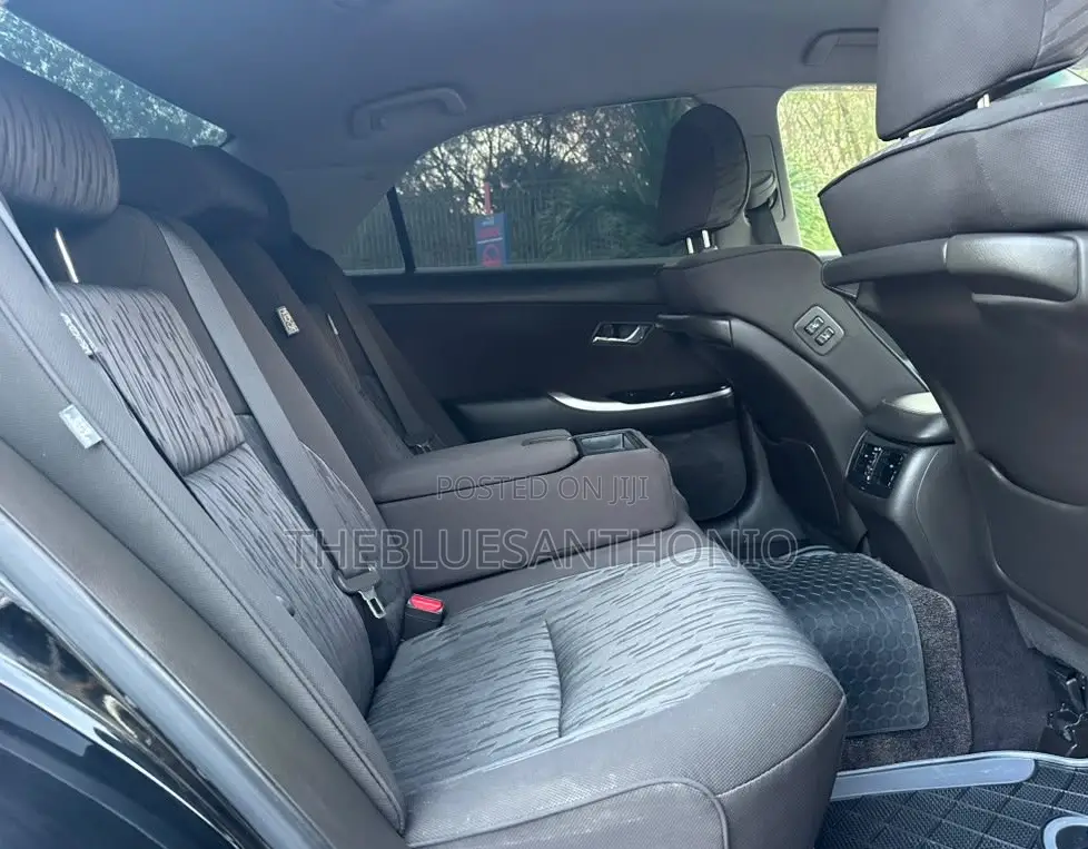 Toyota Crown 2012 Black