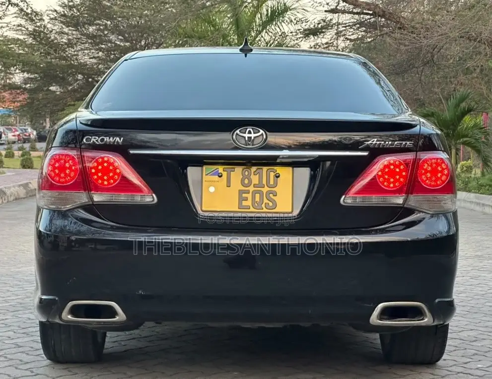 Toyota Crown 2012 Black