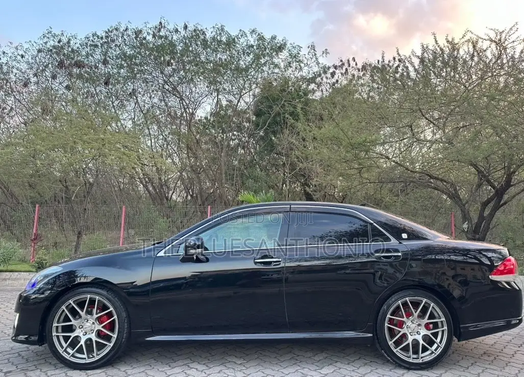Toyota Crown 2012 Black