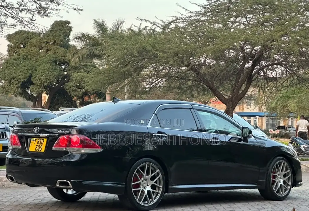 Toyota Crown 2012 Black