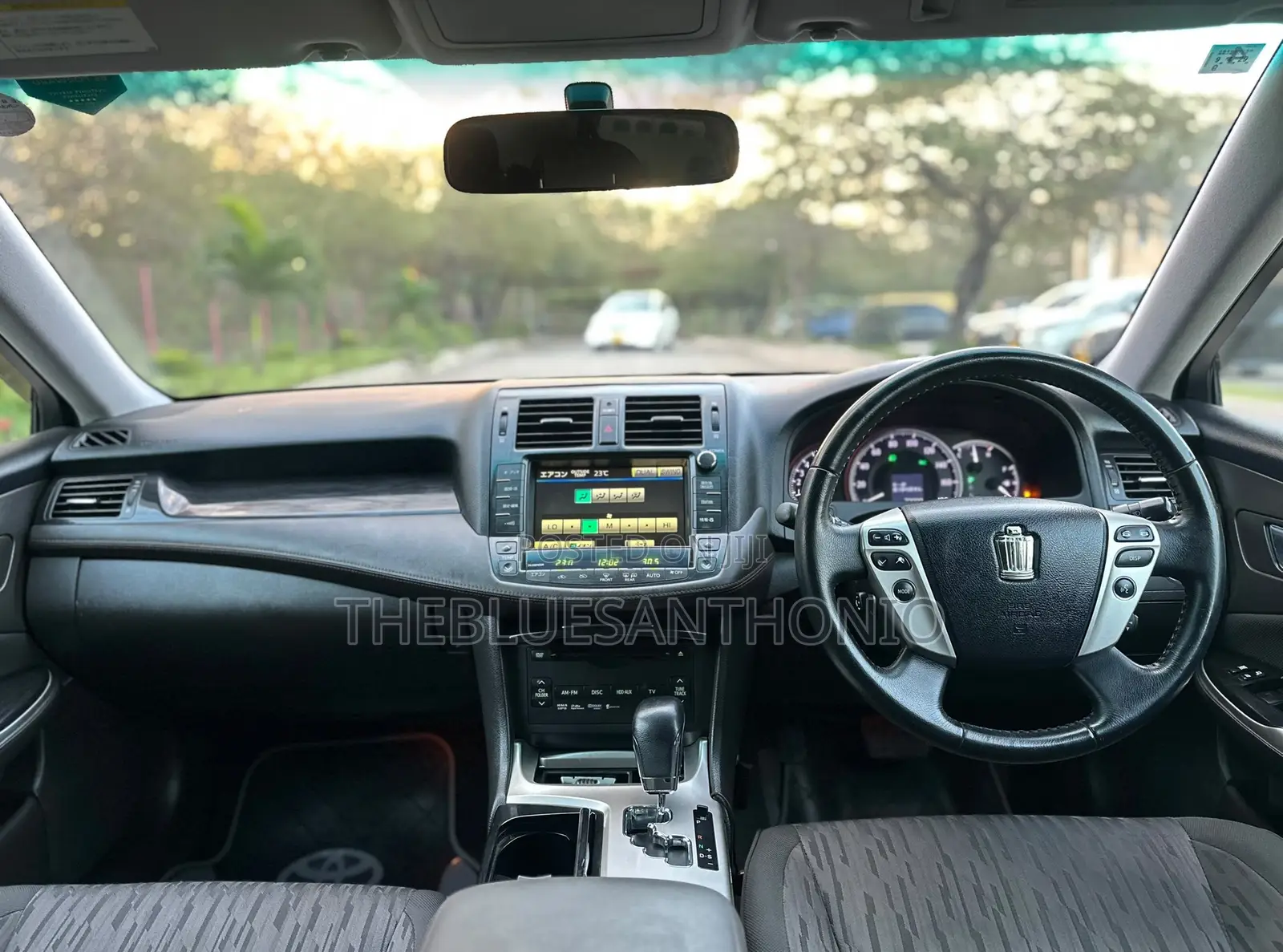 Toyota Crown 2012 Black