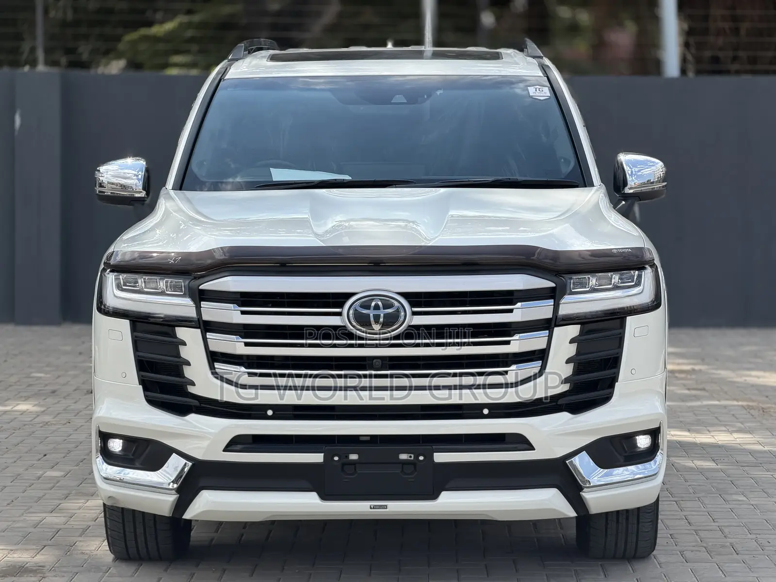 Toyota Land Cruiser LC300 2024 White
