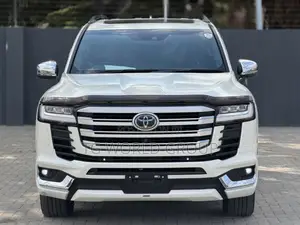 Toyota Land Cruiser LC300 2024 White