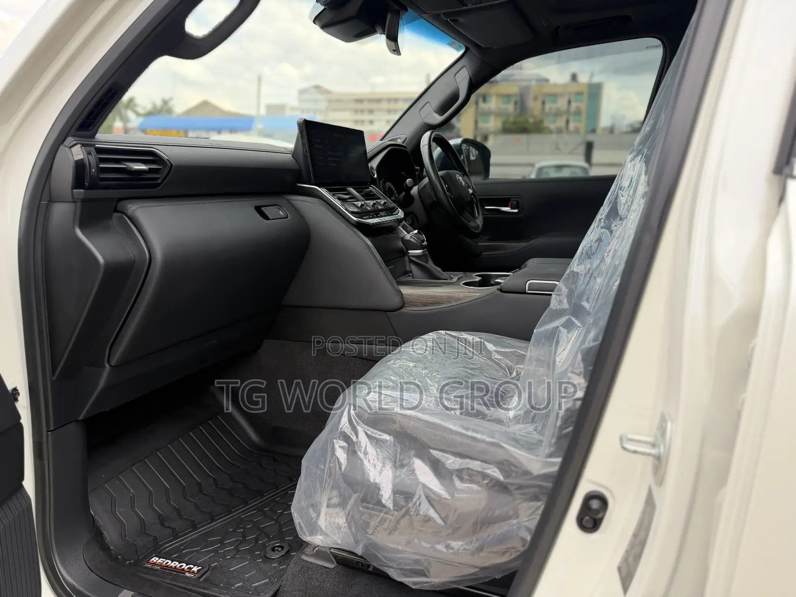 Toyota Land Cruiser LC300 2024 White