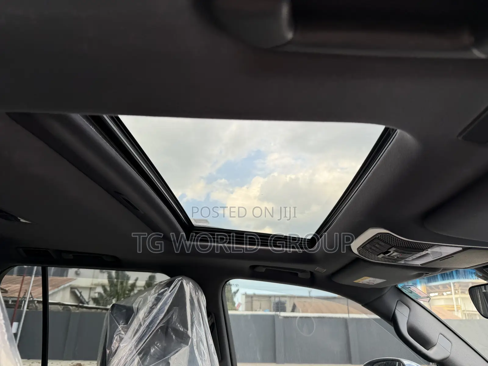 Toyota Land Cruiser LC300 2024 White