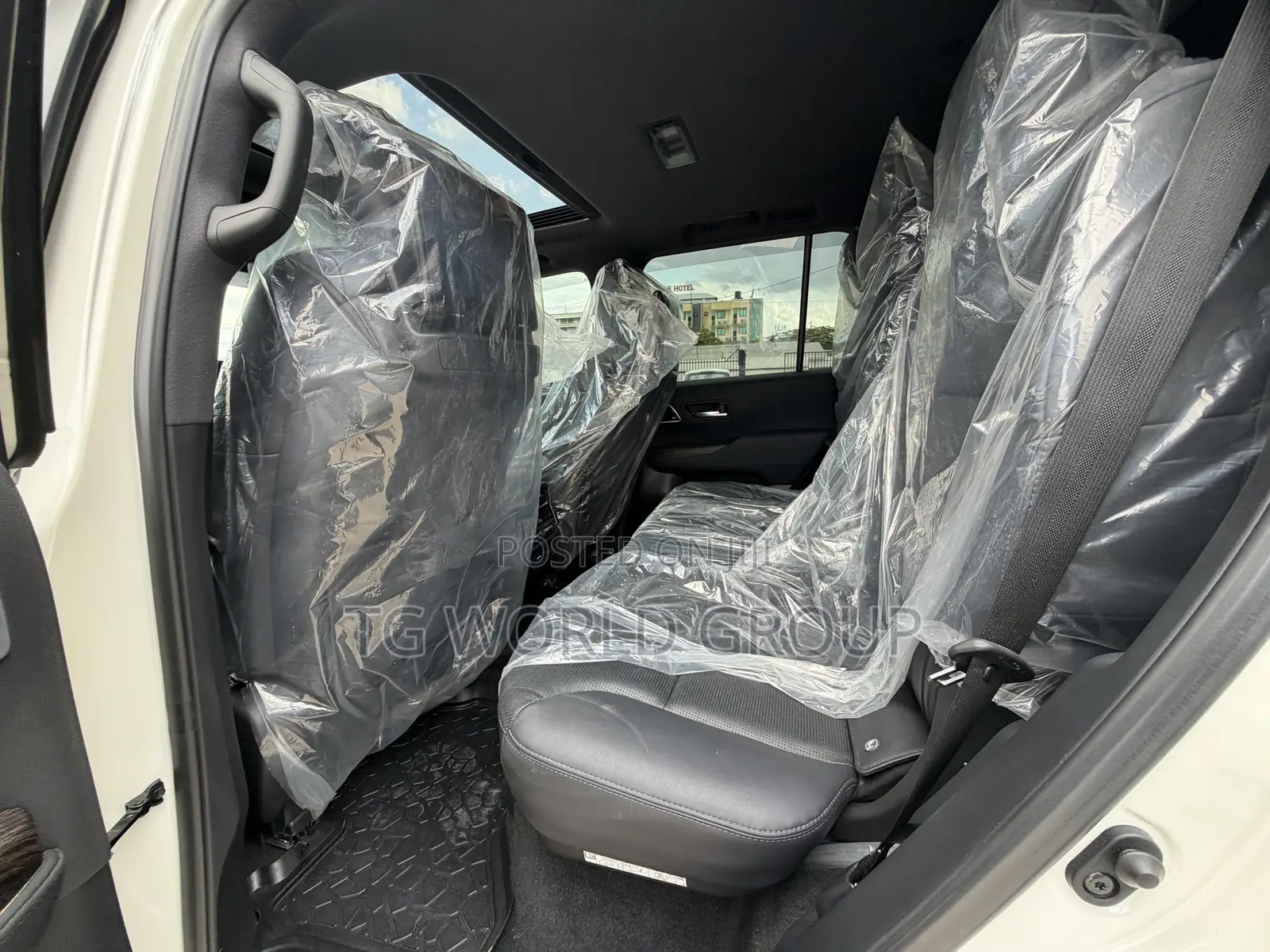 Toyota Land Cruiser LC300 2024 White