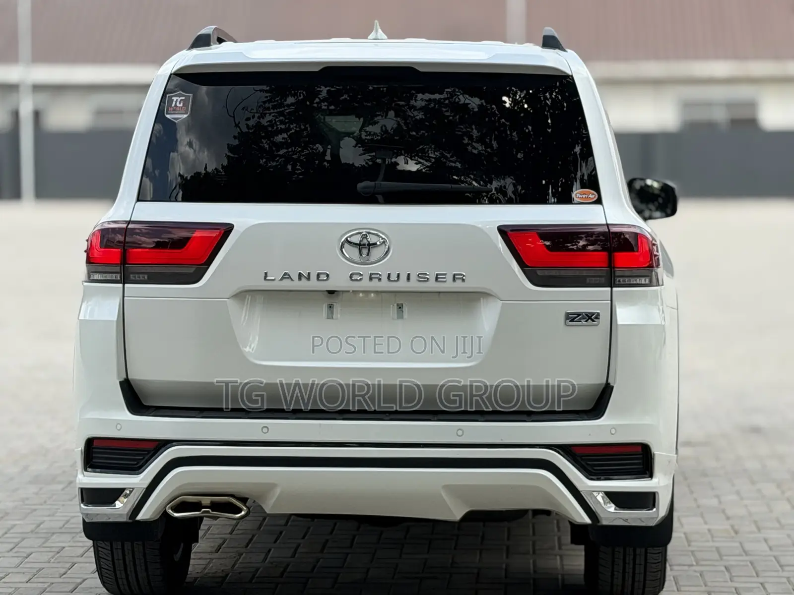 Toyota Land Cruiser LC300 2024 White