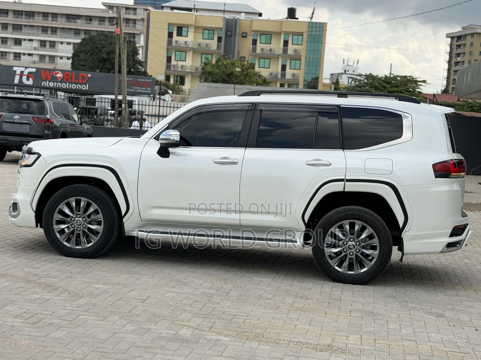 Toyota Land Cruiser LC300 2024 White