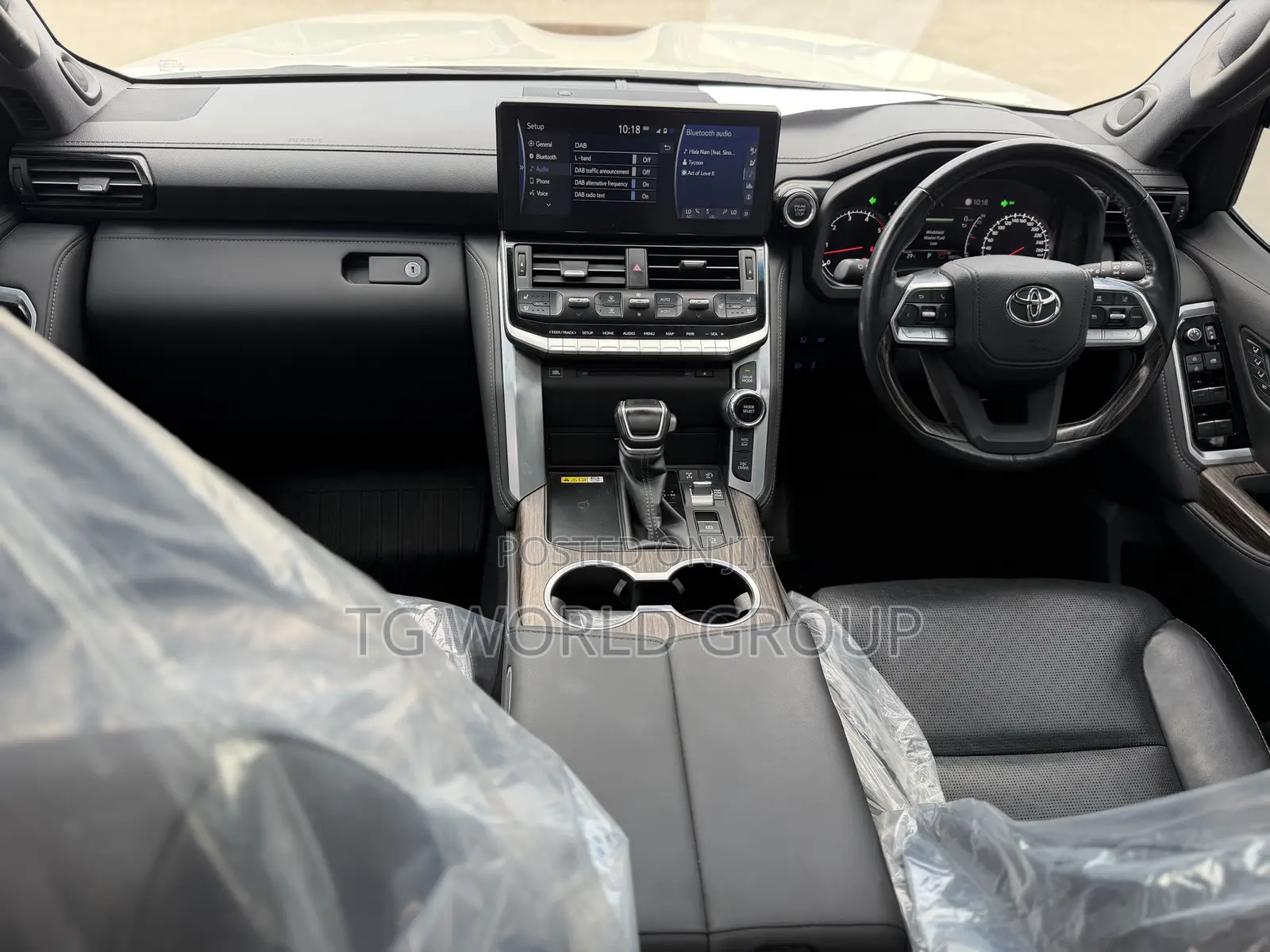Toyota Land Cruiser LC300 2024 White