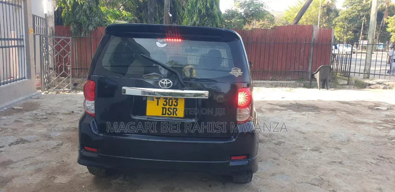 Toyota Corolla Rumion 2008 Black