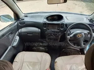 Toyota Fun Cargo 2004 Blue