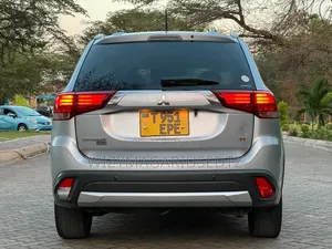 Mitsubishi Outlander 2015 Silver