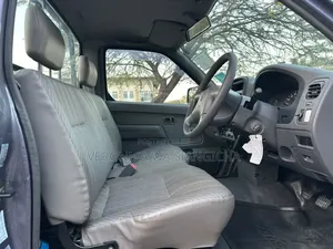 Nissan DoubleCab 2001 Gray